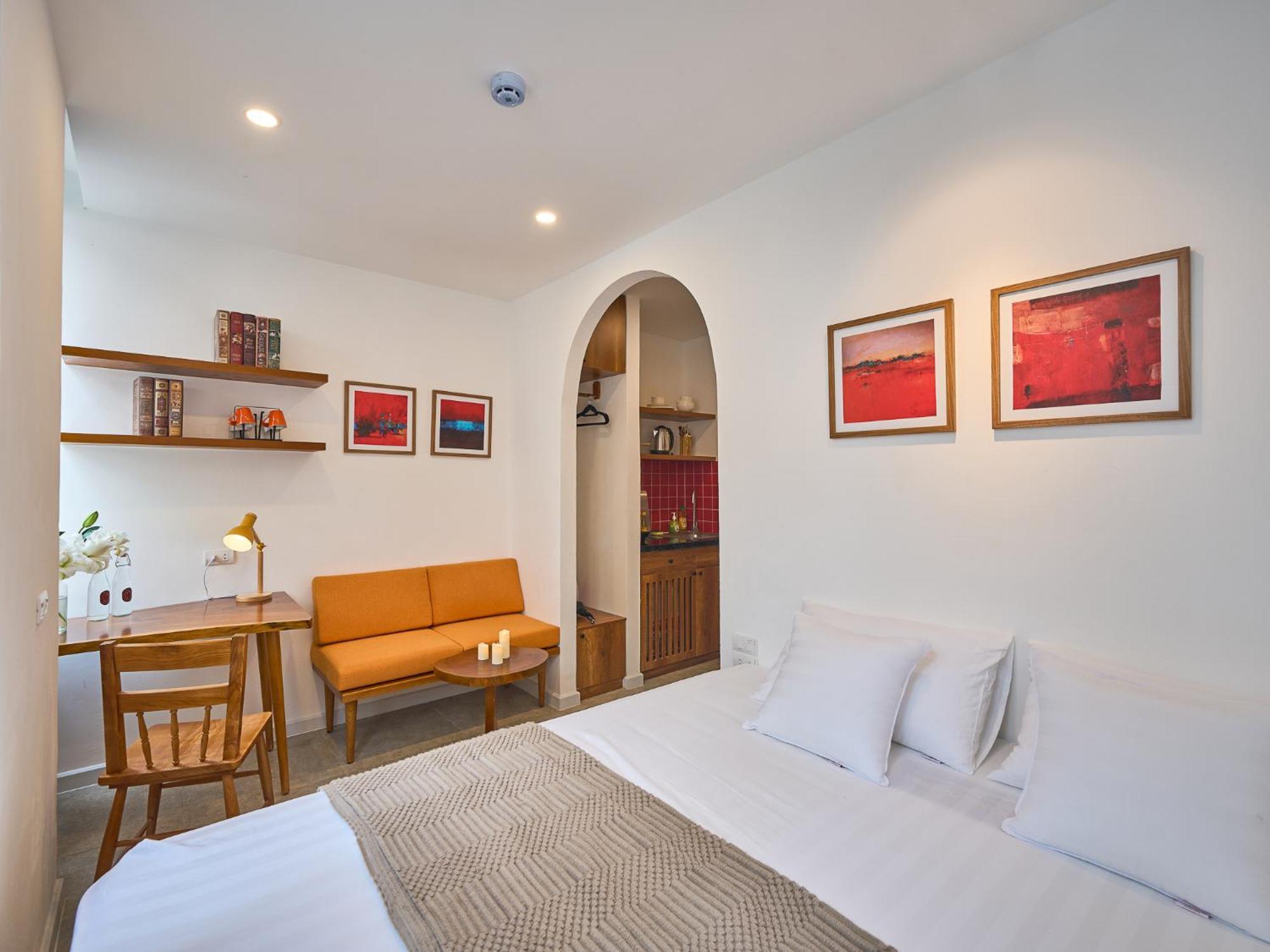 Paradox Saigon Centre-streetview-near Nguyen Hue-100m2 Rooftop Pool Apartment Ho Chi Minh City
