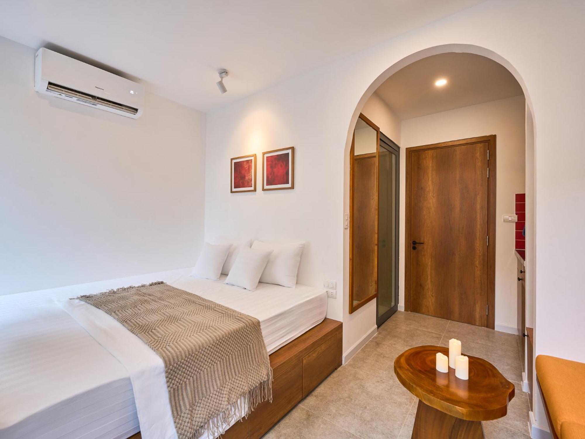 Paradox Saigon Centre-streetview-near Nguyen Hue-100m2 Rooftop Pool * Ho Chi Minh City