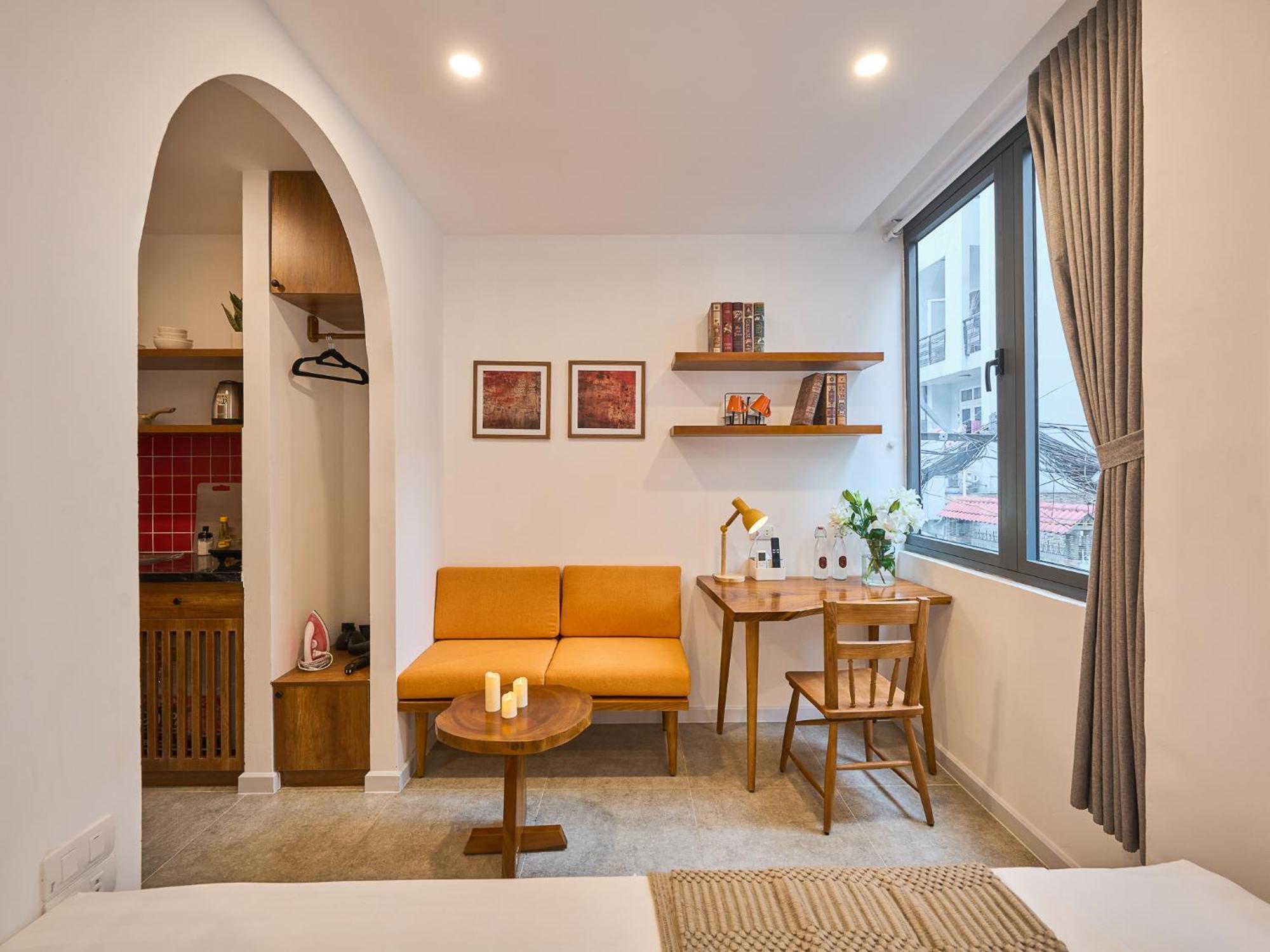Paradox Saigon Centre-streetview-near Nguyen Hue-100m2 Rooftop Pool Apartment