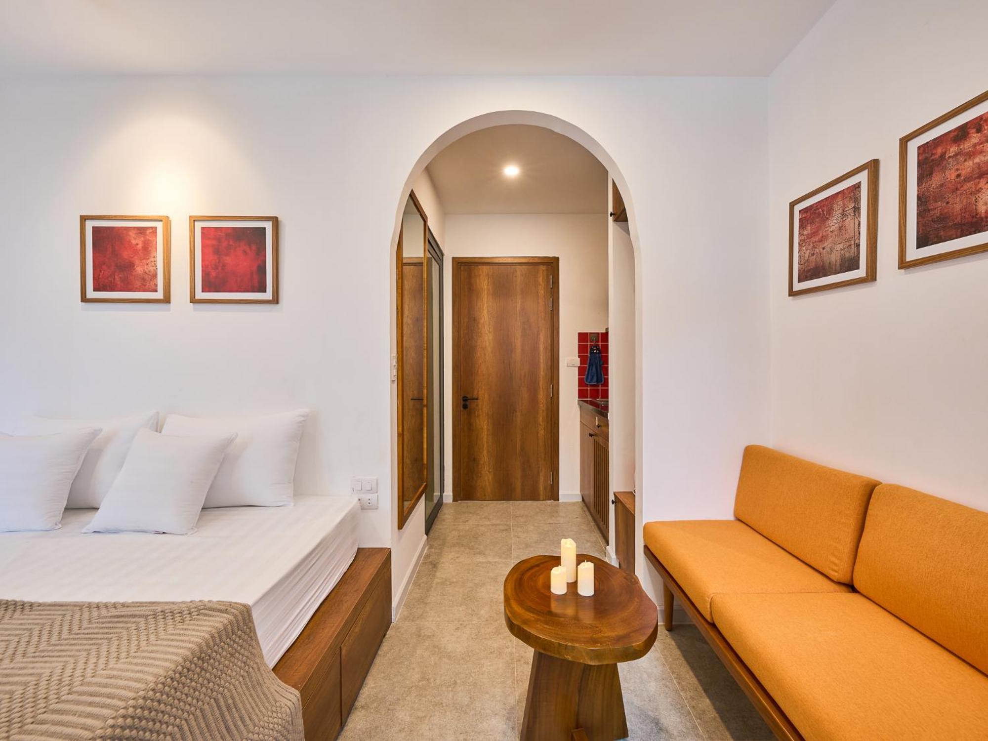 Paradox Saigon Centre-streetview-near Nguyen Hue-100m2 Rooftop Pool * Ho Chi Minh City