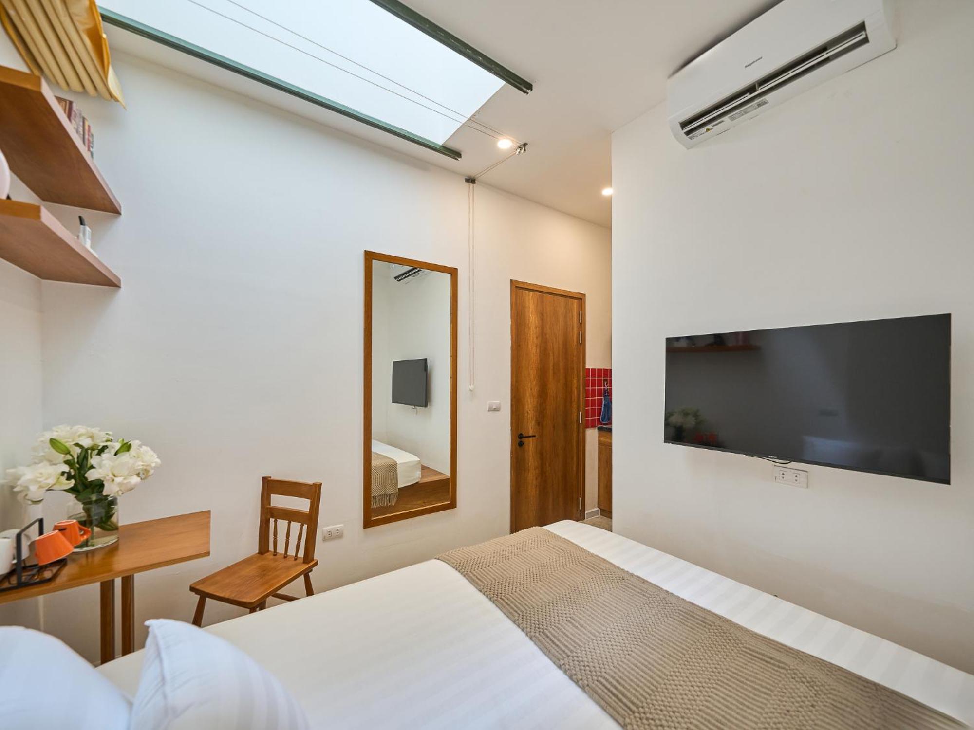 Apartment Paradox Saigon Centre-streetview-near Nguyen Hue-100m2 Rooftop Pool *