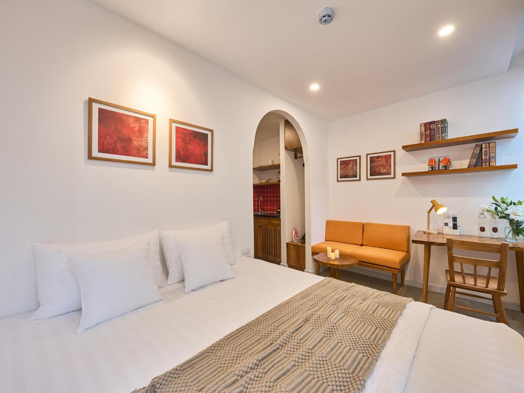 Paradox Saigon Centre-streetview-near Nguyen Hue-100m2 Rooftop Pool Ho Chi Minh City