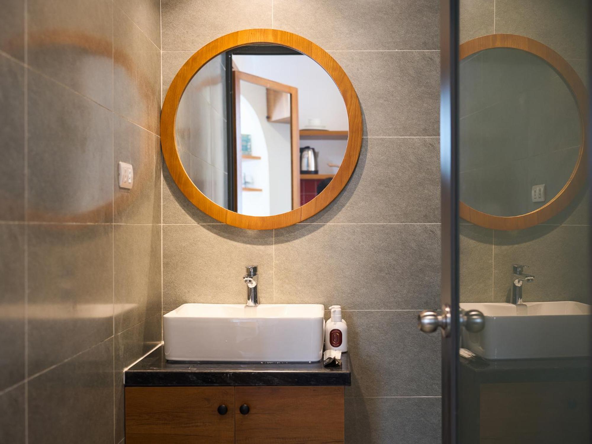 Paradox Saigon Centre-streetview-near Nguyen Hue-100m2 Rooftop Pool Apartment Ho Chi Minh City