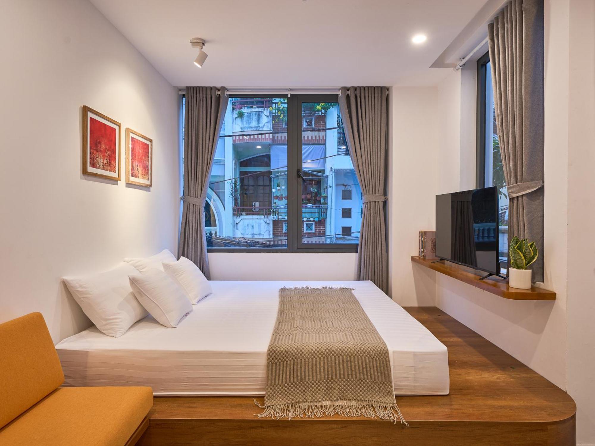 Paradox Saigon Centre-streetview-near Nguyen Hue-100m2 Rooftop Pool * Ho Chi Minh City