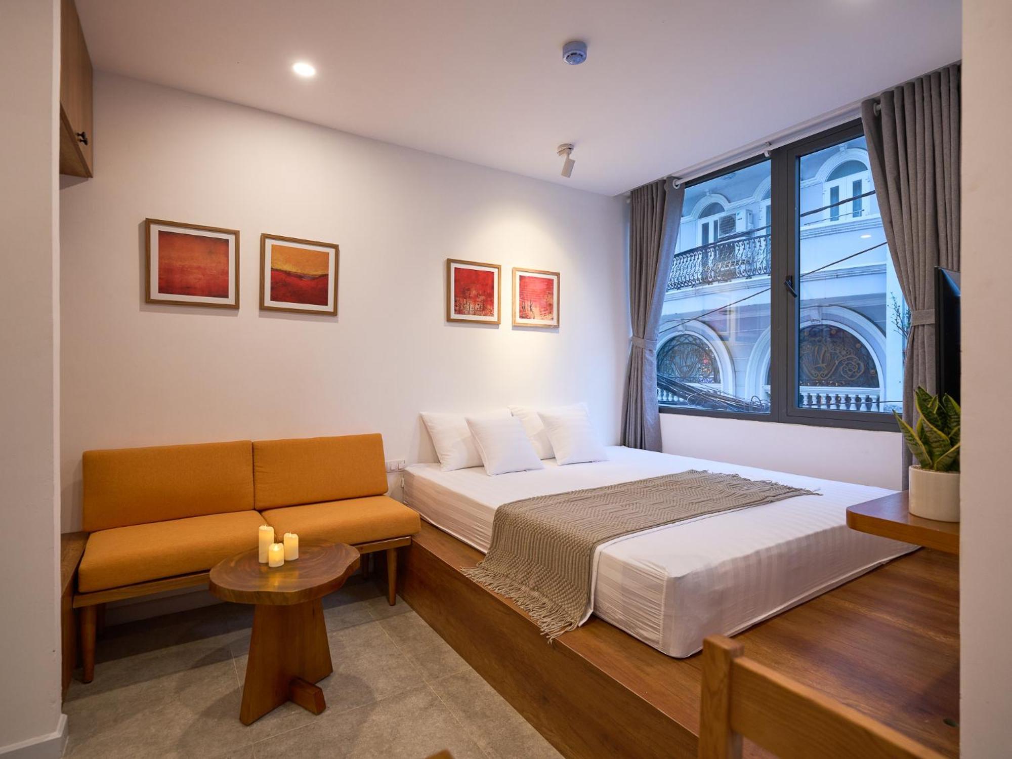 Paradox Saigon Centre-streetview-near Nguyen Hue-100m2 Rooftop Pool Apartment