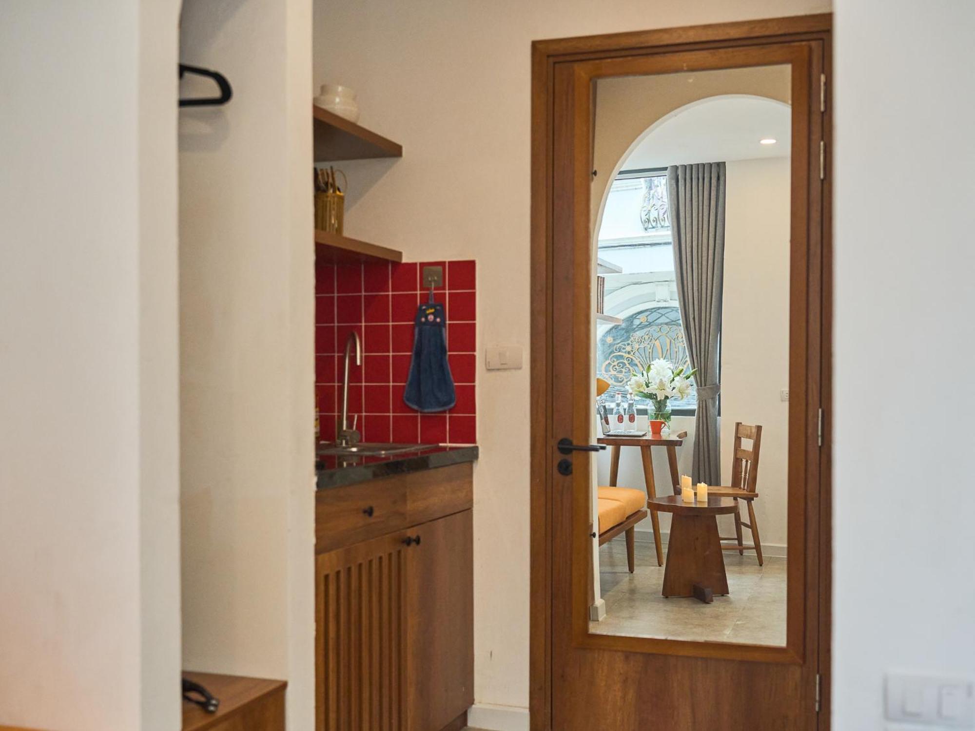 Paradox Saigon Centre-streetview-near Nguyen Hue-100m2 Rooftop Pool Apartment Ho Chi Minh City