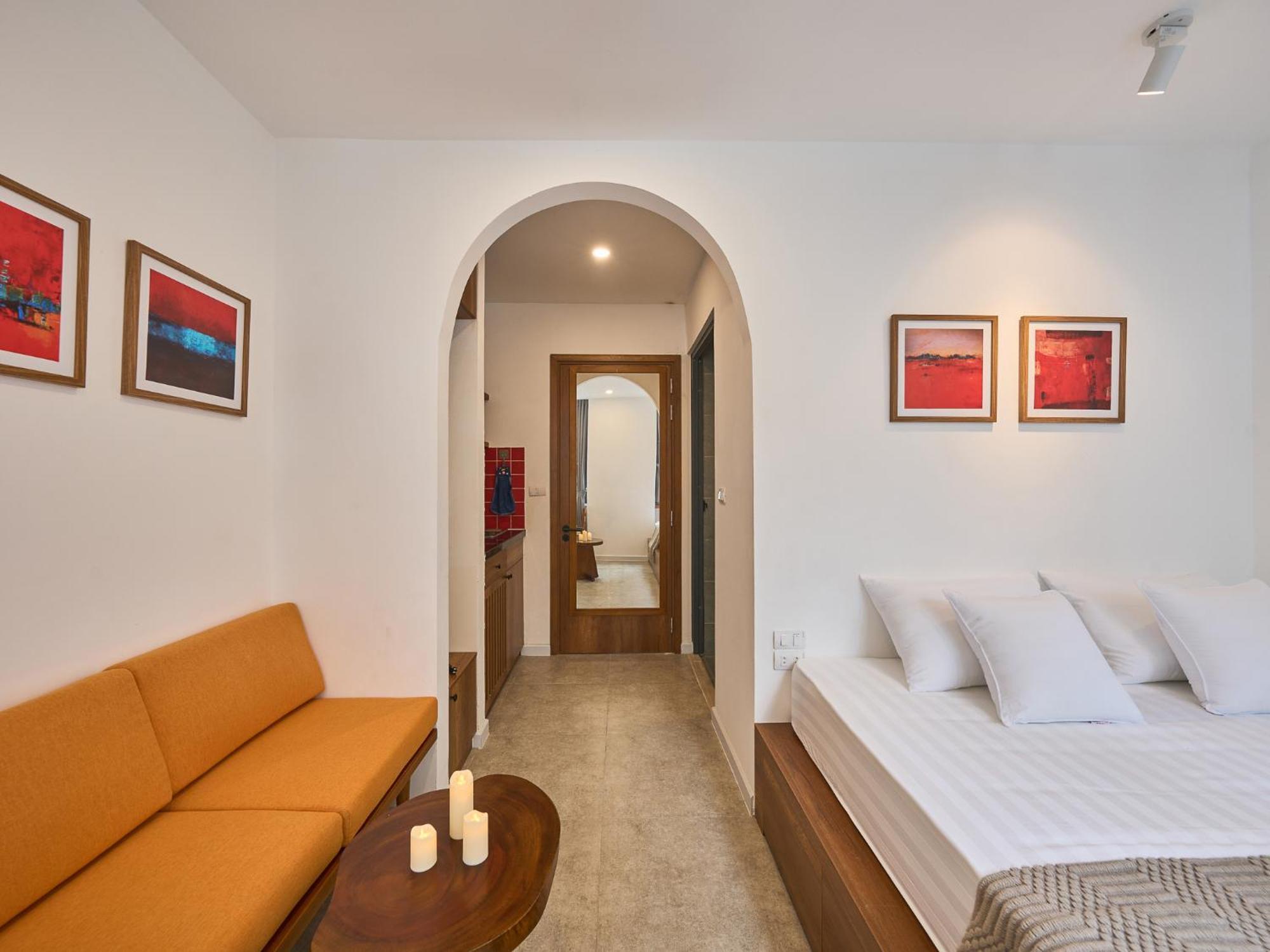 Paradox Saigon Centre-streetview-near Nguyen Hue-100m2 Rooftop Pool Ho Chi Minh City